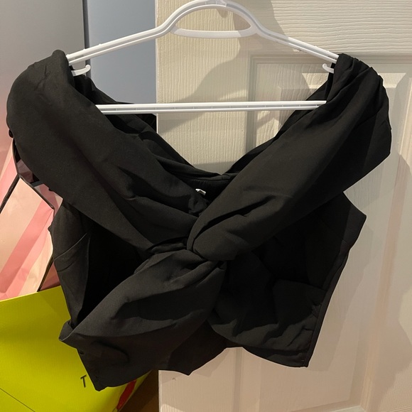 Off shoulder croptop - Picture 2 of 3